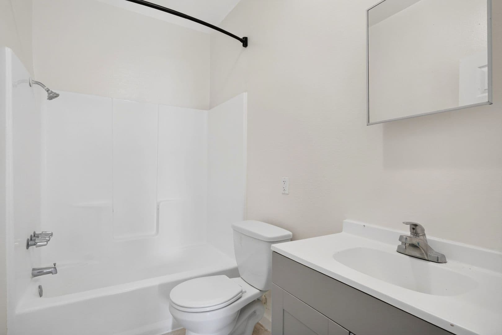Riverside Apartment: 3390 Lime Street
