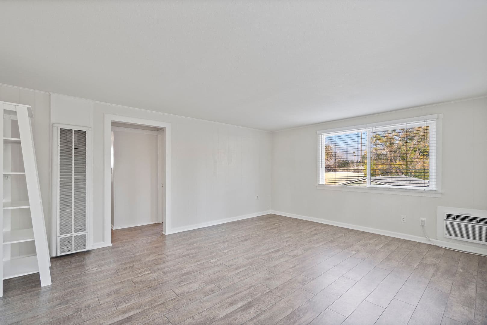Redlands Apartment: 135 S. Center St.