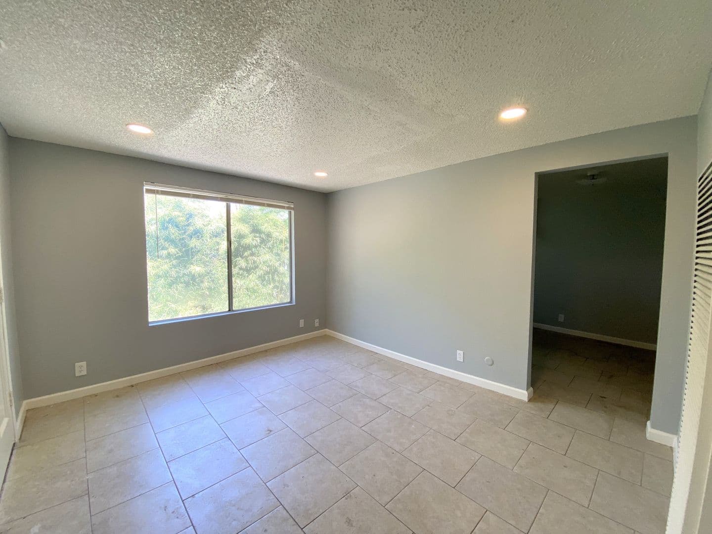 Riverside Apartment: 3891 Locust Street