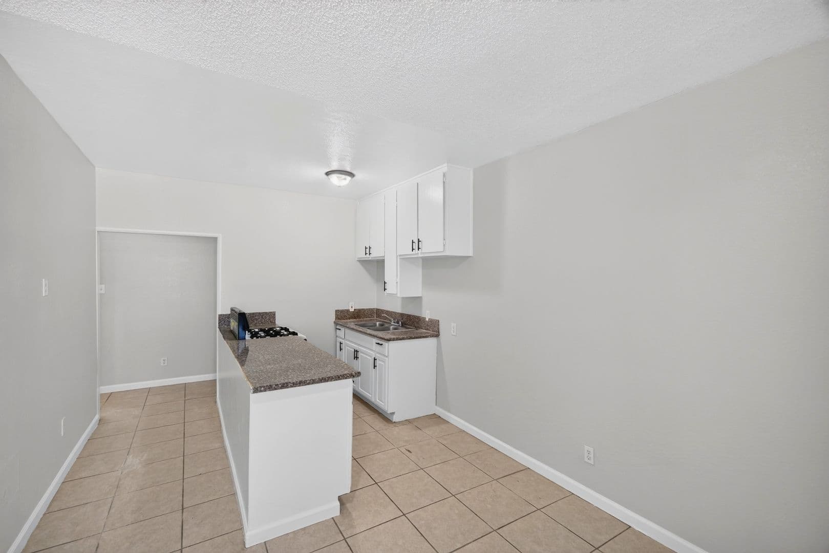 Riverside Apartment: 3390 Lime Street