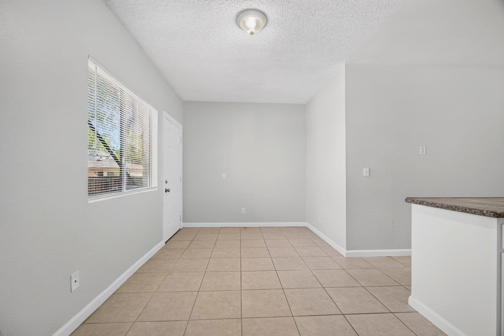 Riverside Apartment: 3390 Lime Street