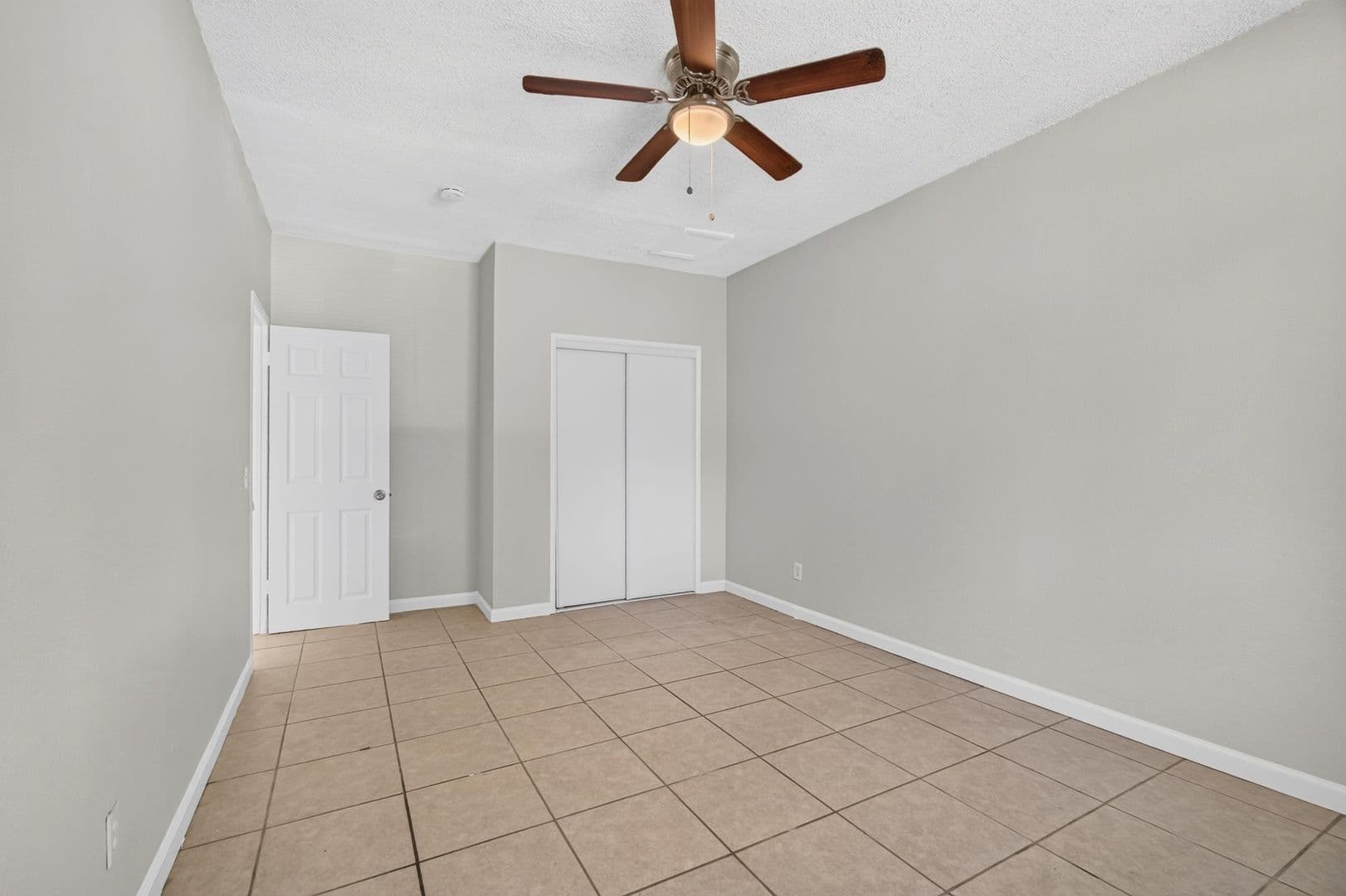 Riverside Apartment: 3390 Lime Street
