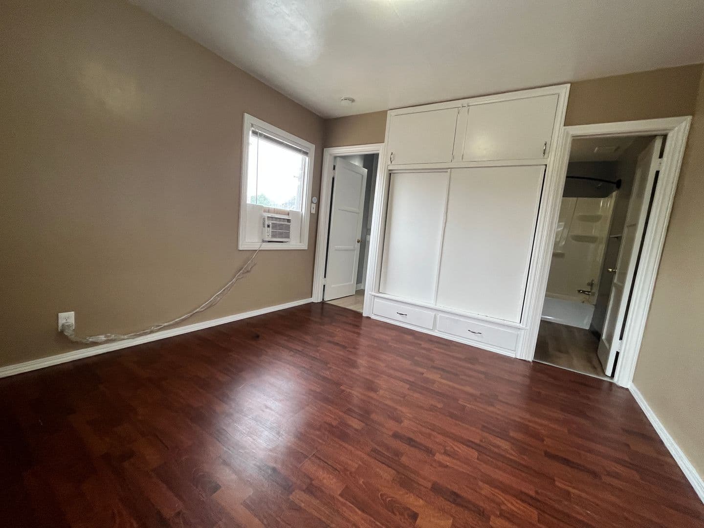 Riverside Apartment: 3447-3449 4th St.