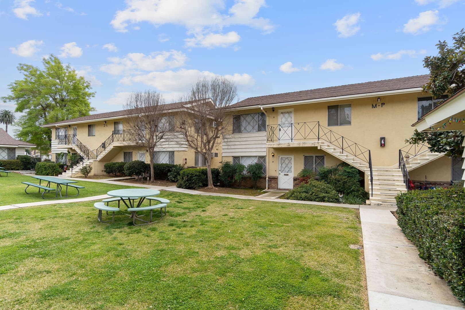 Redlands Apartment: 534 Roosevelt Rd