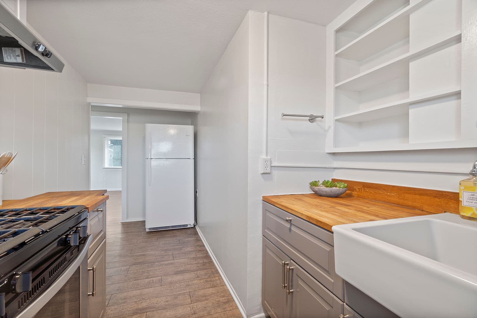 Redlands Apartment: 135 S. Center St.