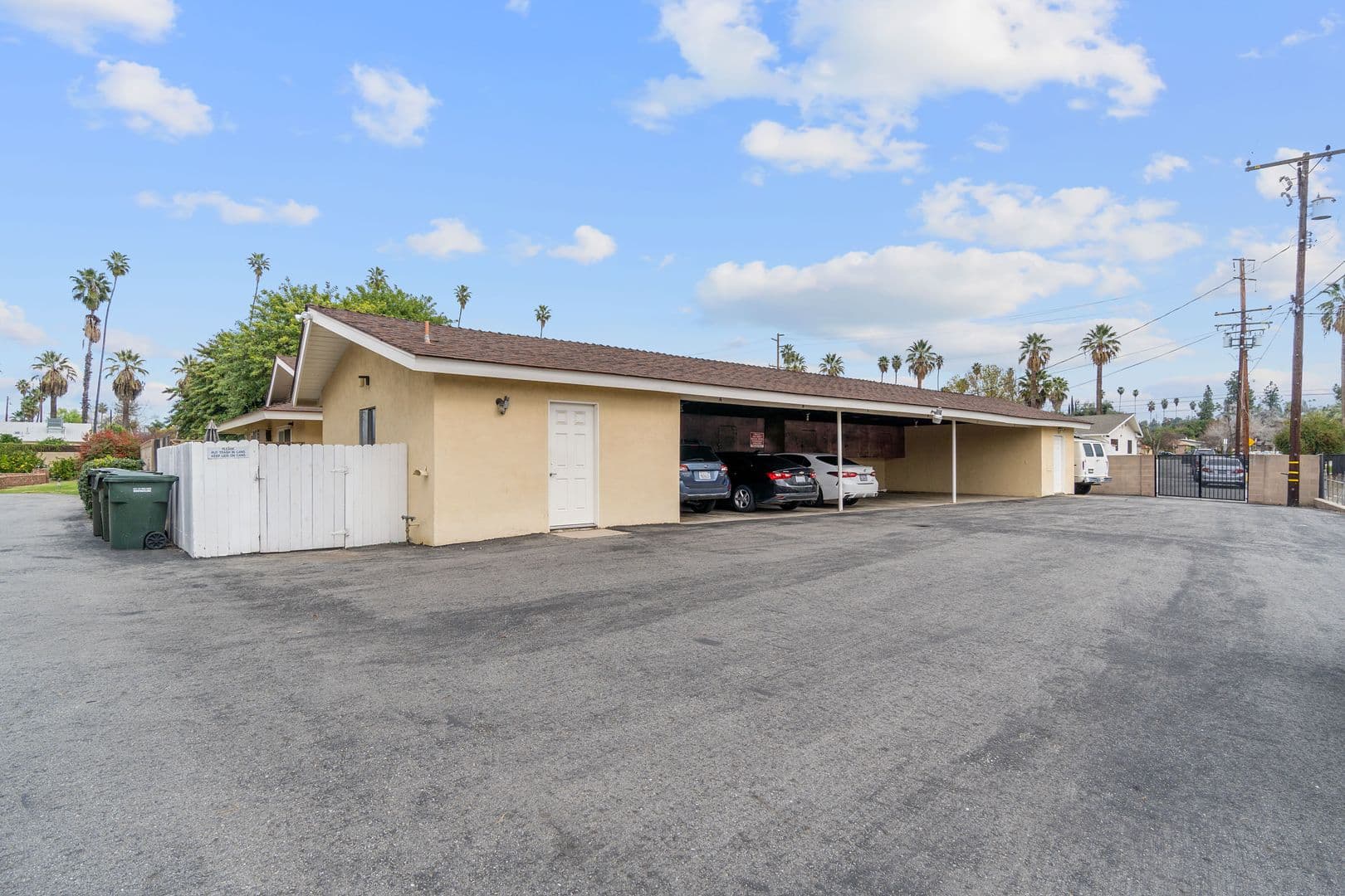 Redlands Apartment: 534 Roosevelt Rd
