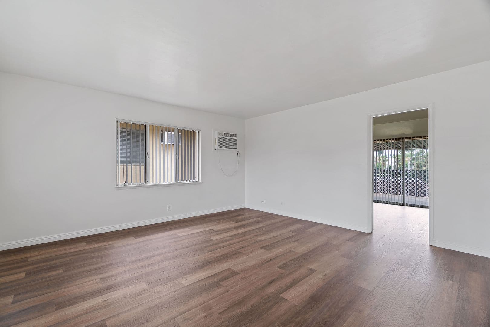 Redlands Apartment: 534 Roosevelt Rd