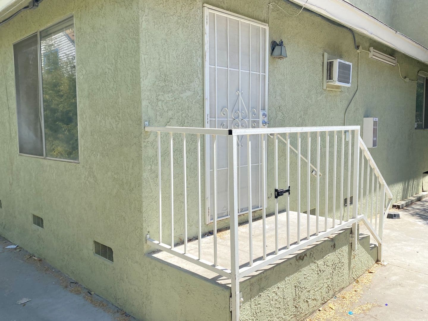 Riverside Apartment: 3891 Locust Street