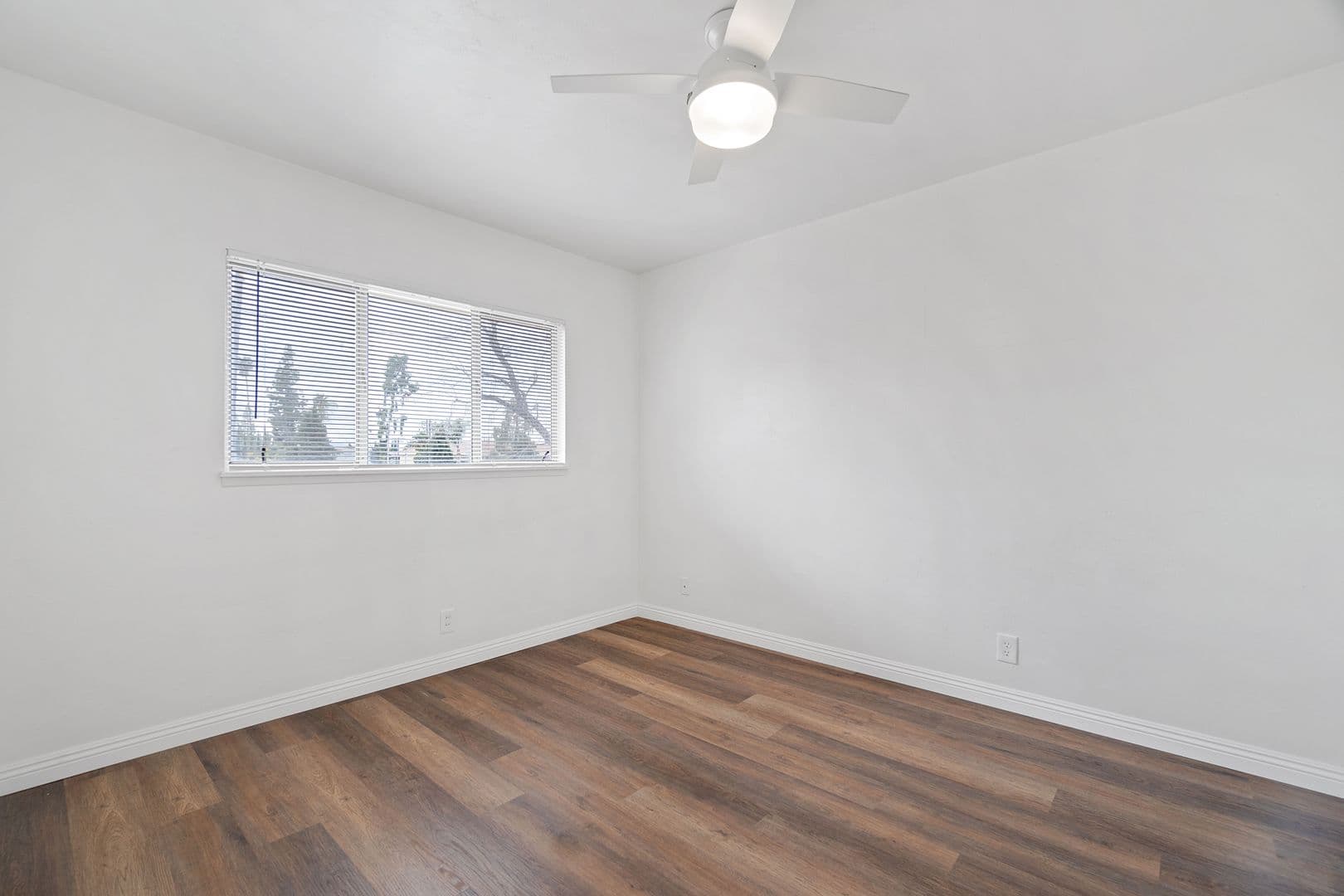 Redlands Apartment: 534 Roosevelt Rd