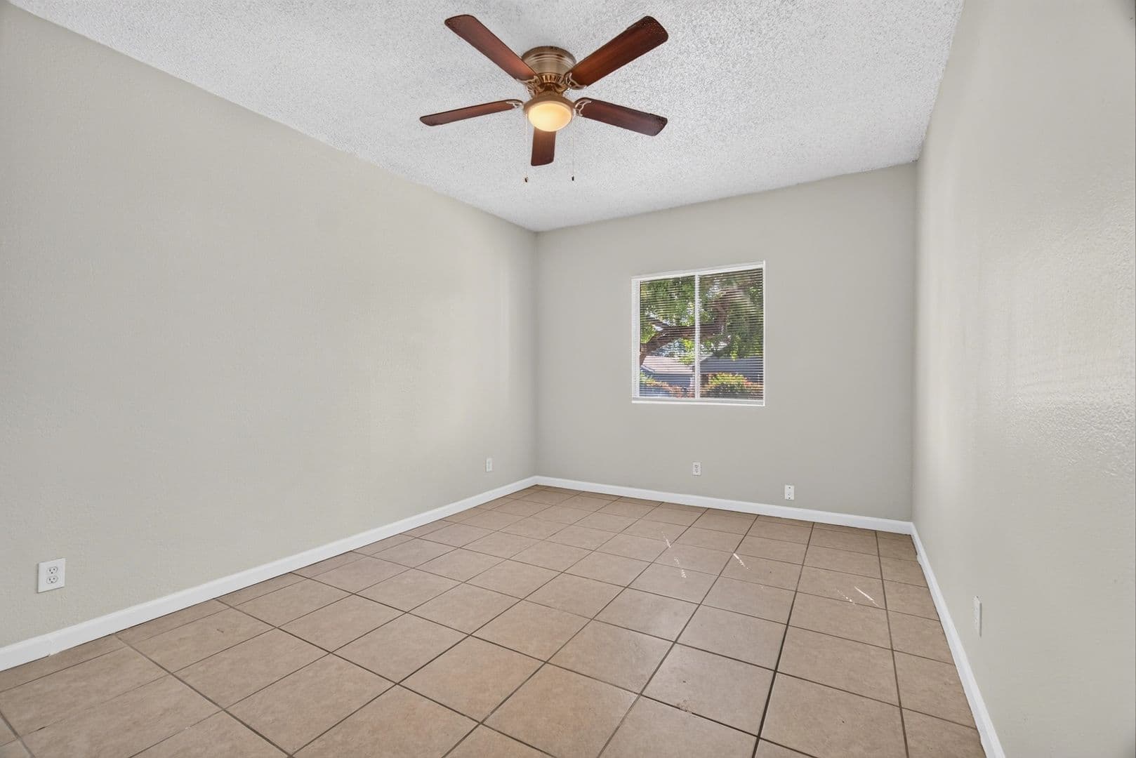 Riverside Apartment: 3390 Lime Street