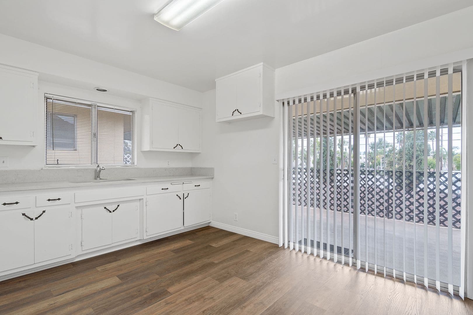 Redlands Apartment: 534 Roosevelt Rd