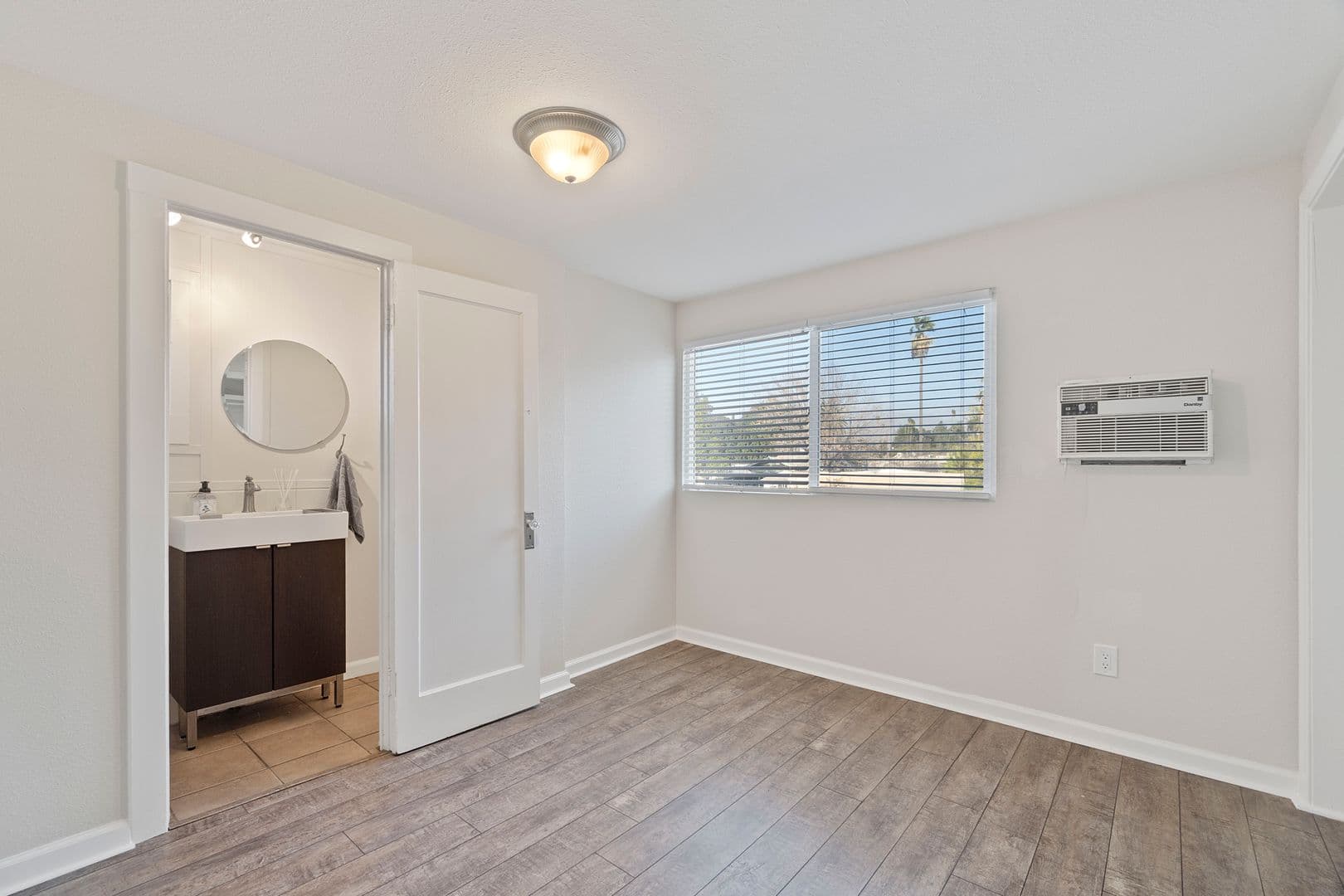 Redlands Apartment: 135 S. Center St.