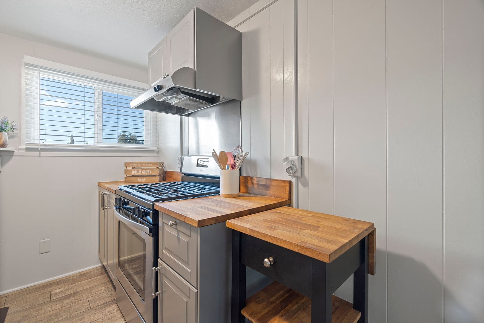 Redlands Apartment: 135 S. Center St.