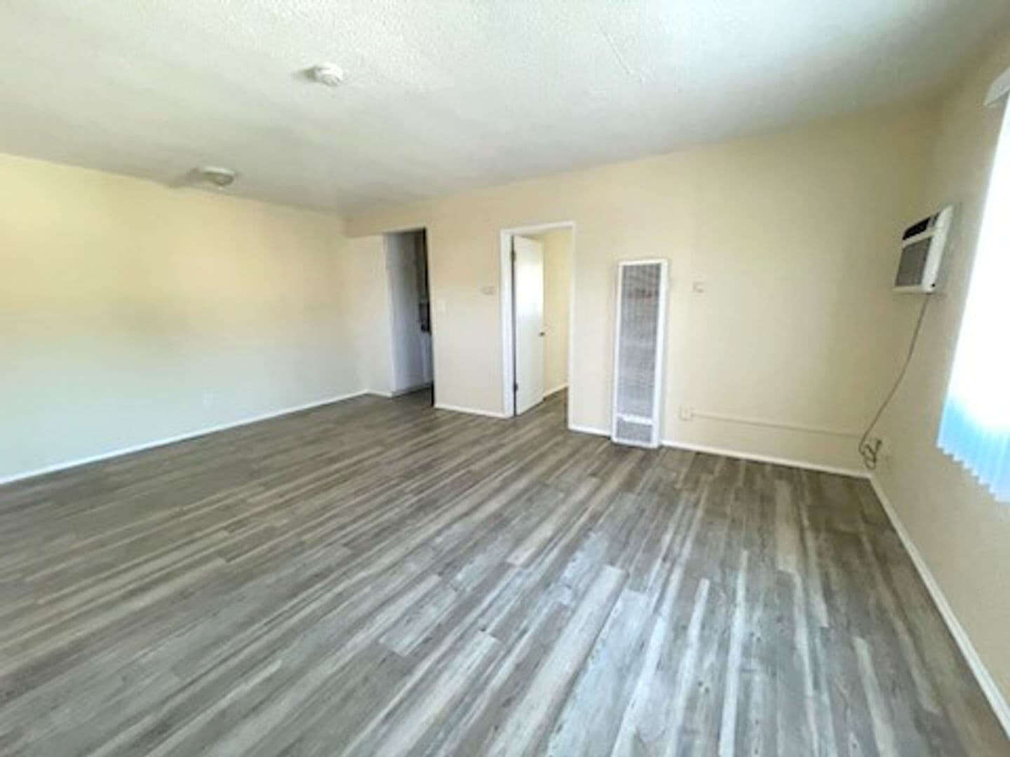 Ontario Apartment: 1248 Stoneridge Ct
