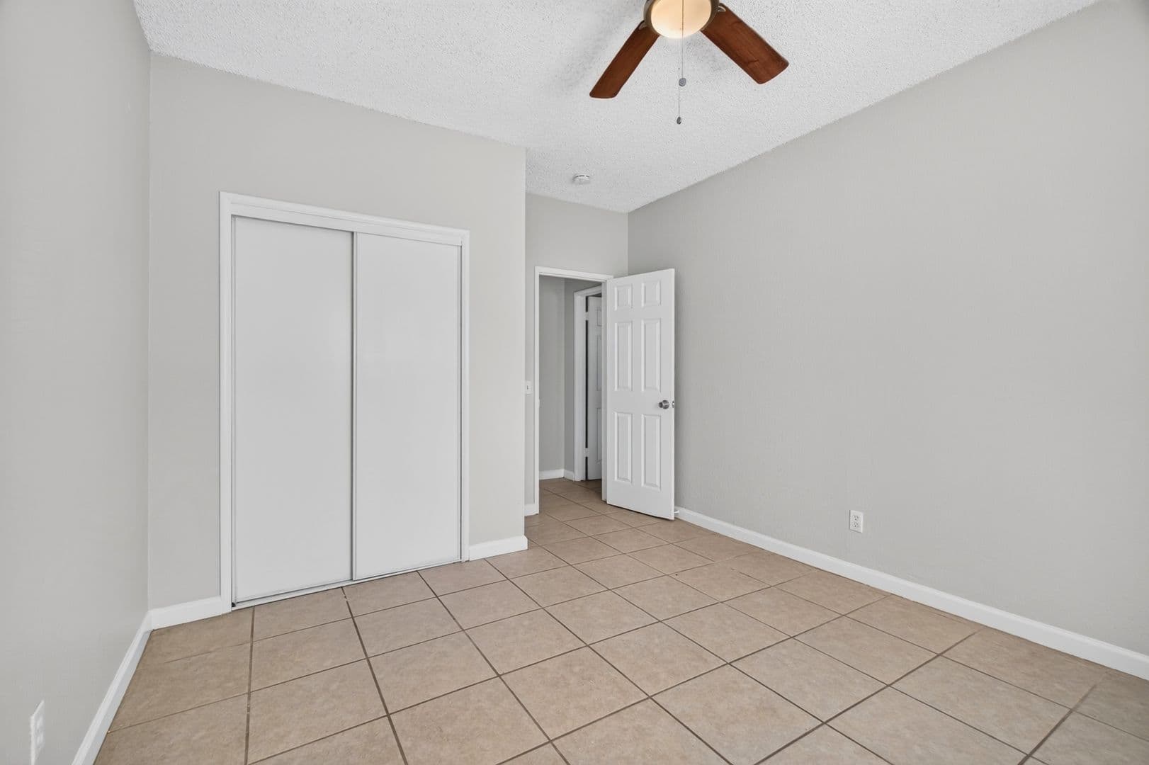 Riverside Apartment: 3390 Lime Street