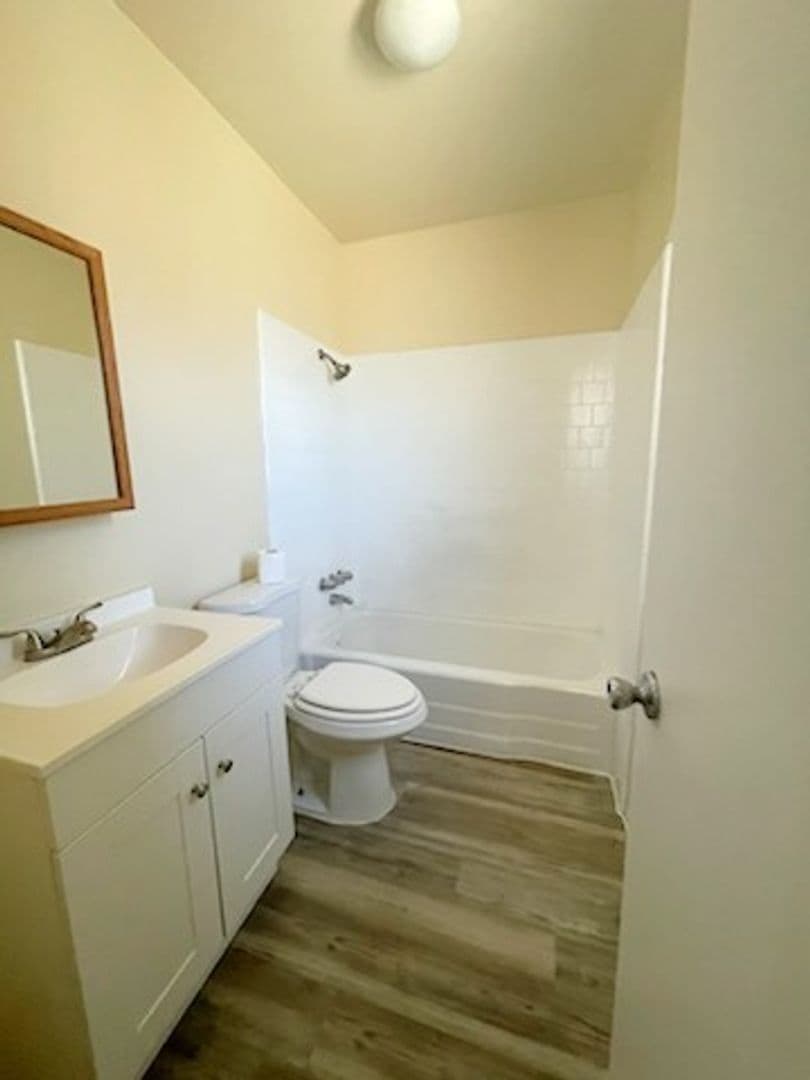 Ontario Apartment: 1248 Stoneridge Ct