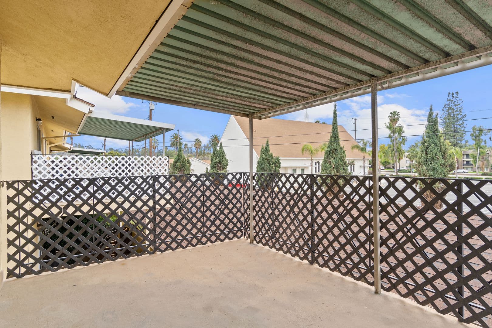 Redlands Apartment: 534 Roosevelt Rd