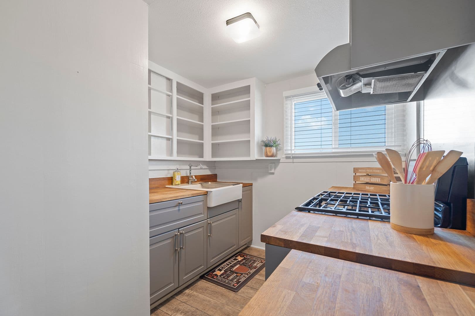 Redlands Apartment: 135 S. Center St.