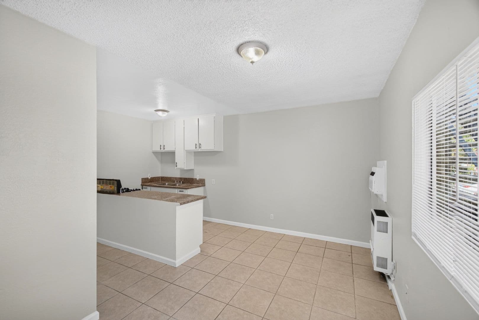 Riverside Apartment: 3390 Lime Street