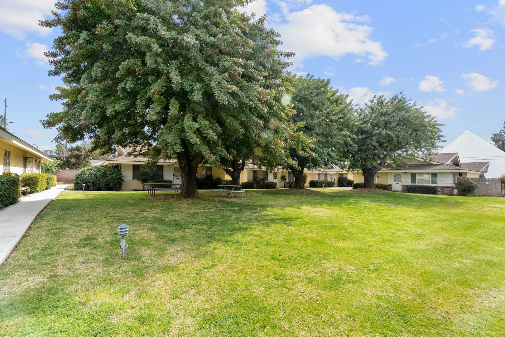 Redlands Apartment: 534 Roosevelt Rd