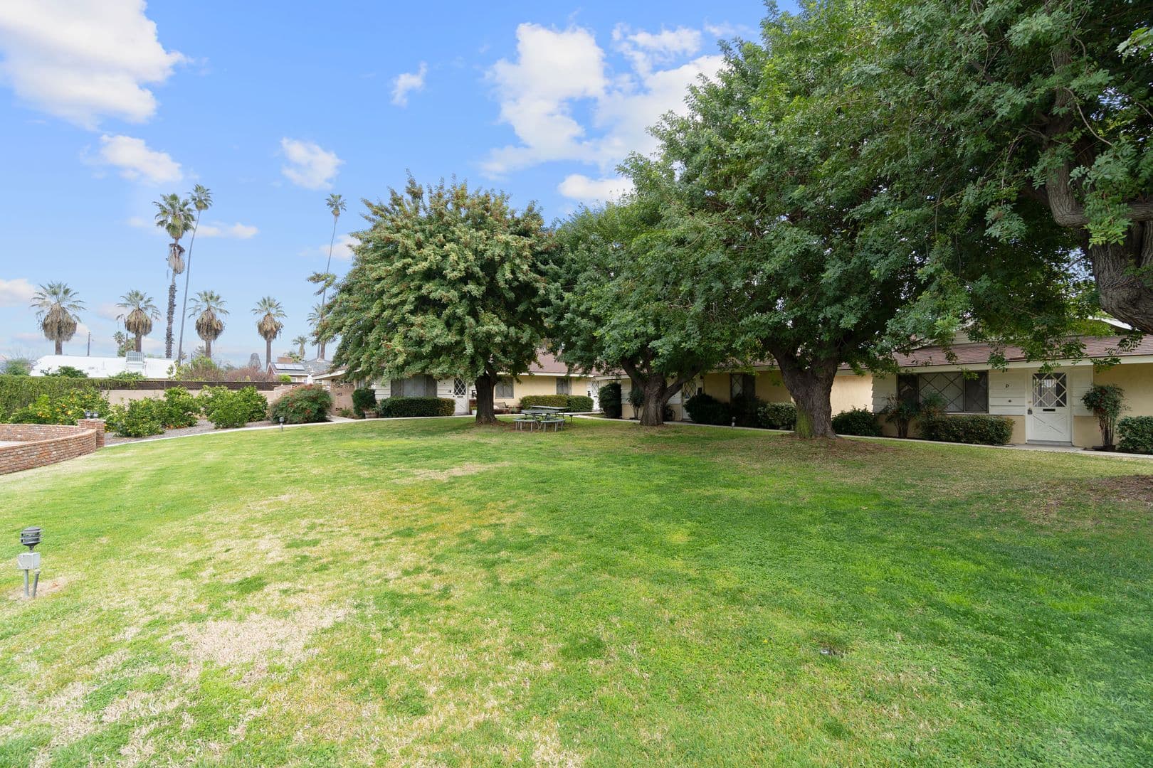 Redlands Apartment: 534 Roosevelt Rd