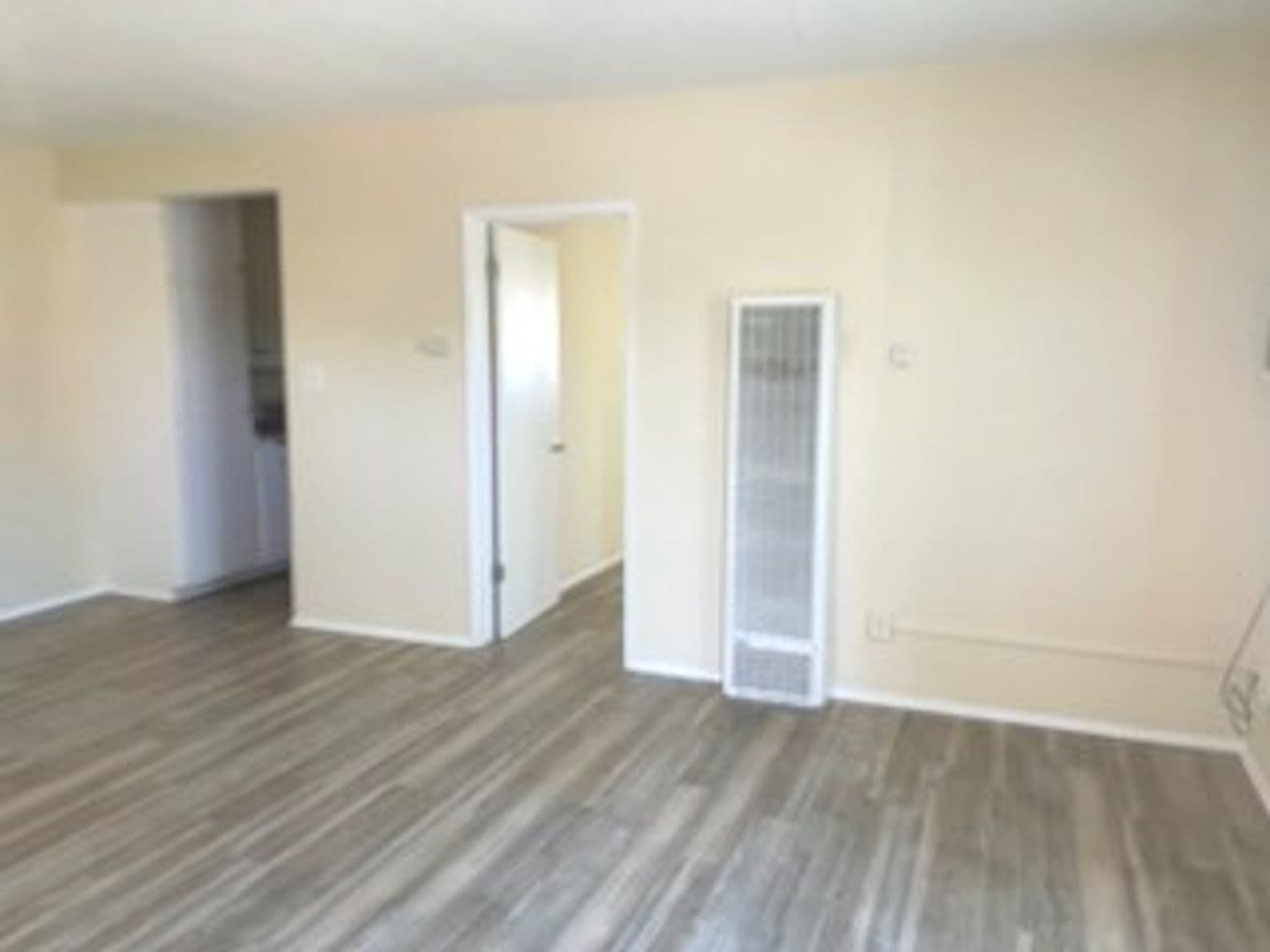 Ontario Apartment: 1248 Stoneridge Ct