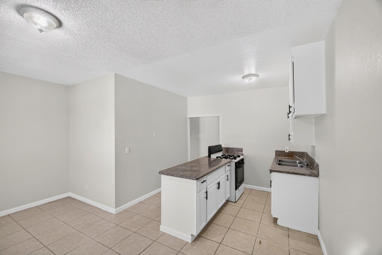 Riverside Apartment: 3390 Lime Street