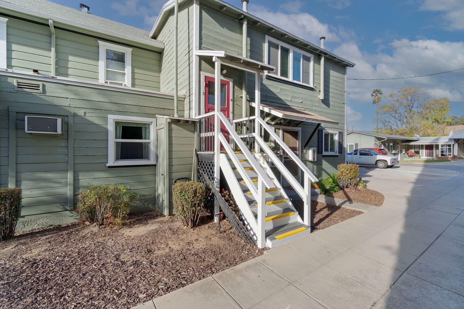 Redlands Apartment: 135 S. Center St.