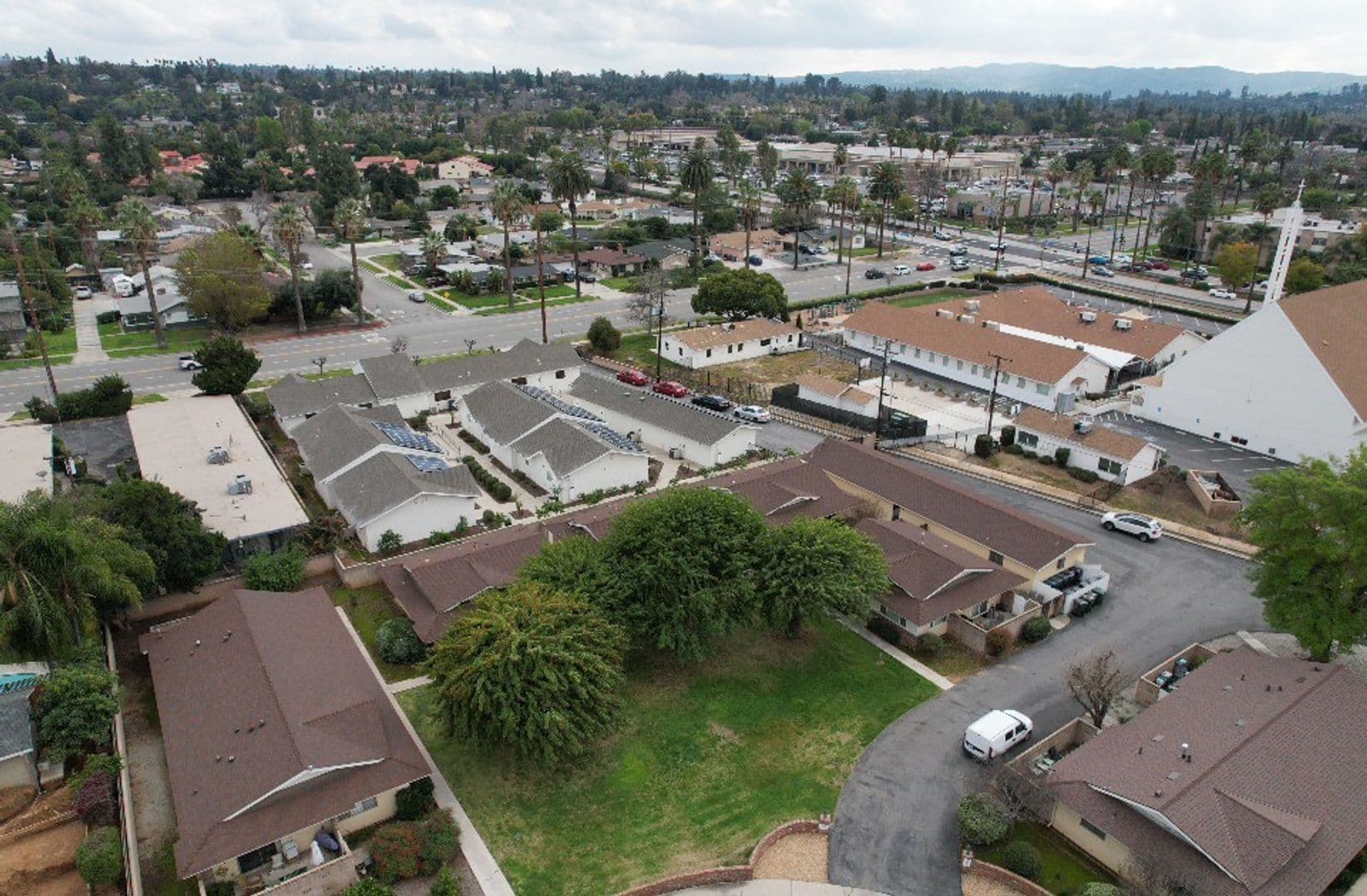 Redlands Apartment: 534 Roosevelt Rd