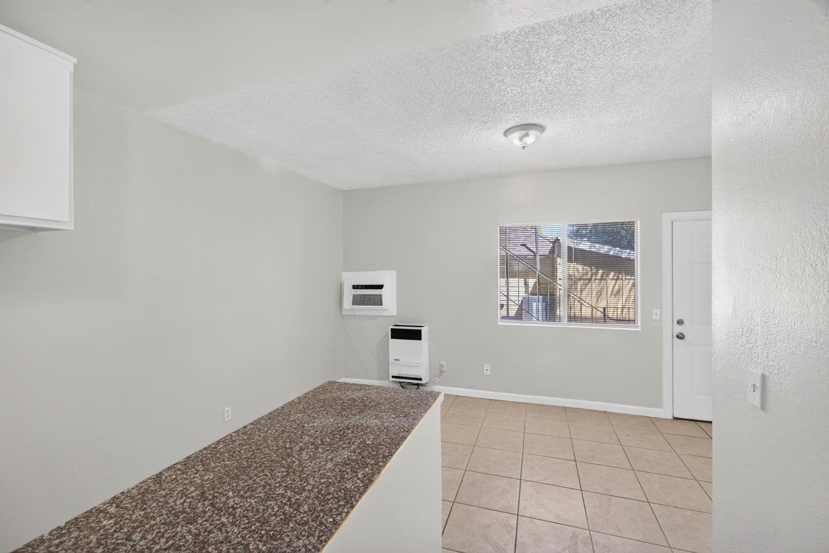 Riverside Apartment: 3390 Lime Street