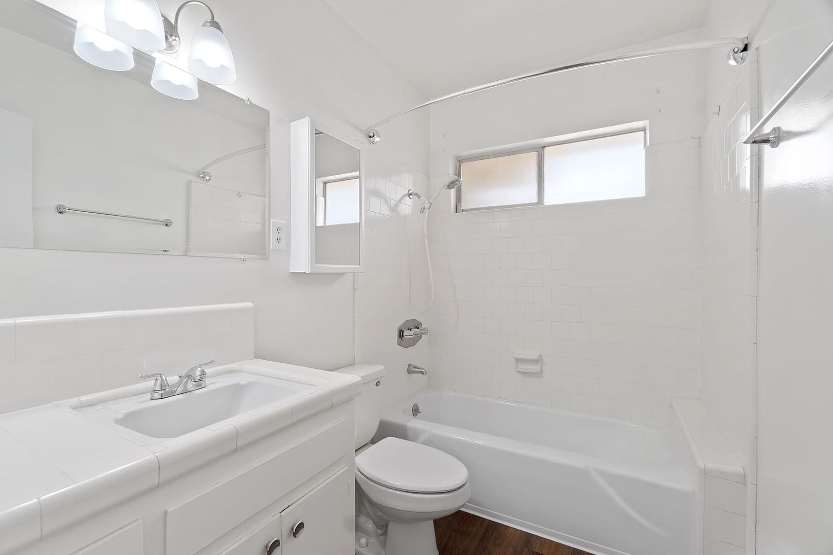 Redlands Apartment: 534 Roosevelt Rd