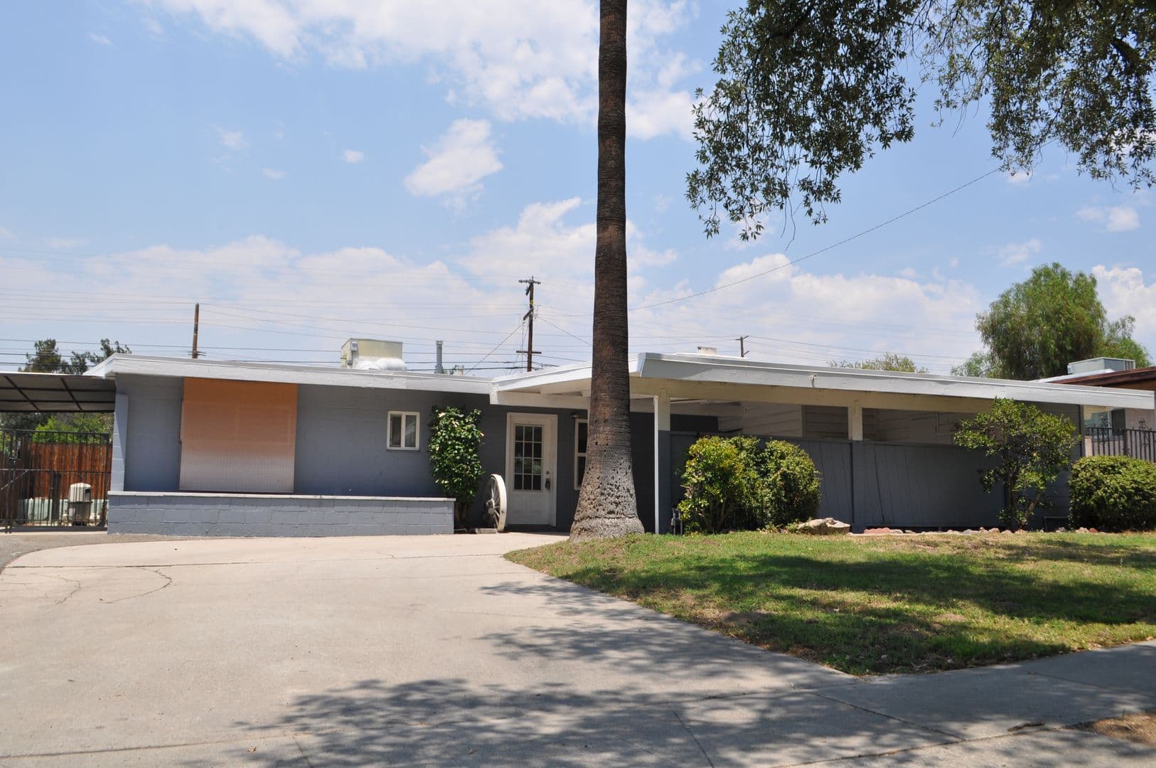 Redlands Apartment: 1321 Campus Ave.