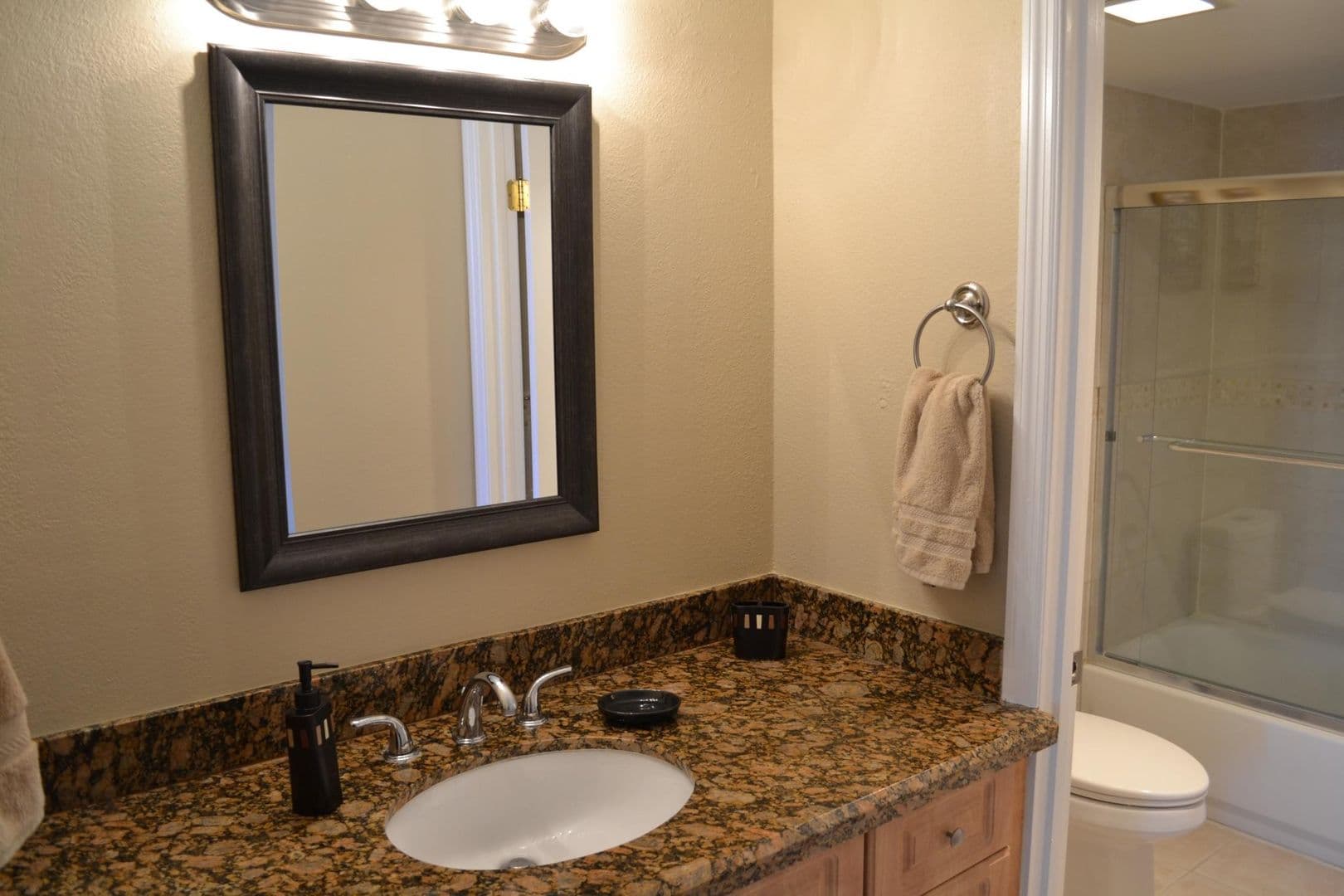 Hollywood House: 2101 South Ocean Dr. Unit 1712
