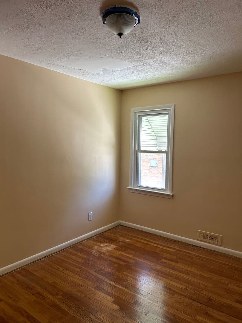 South Euclid House: 4409 Adrian Road