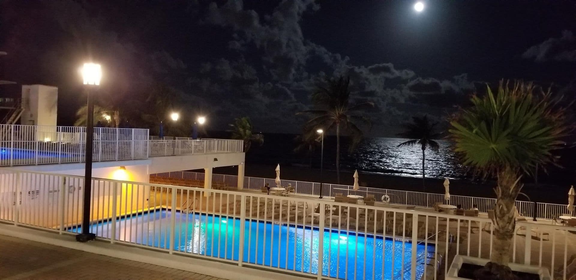 Hollywood House: 2101 South Ocean Dr. Unit 1712