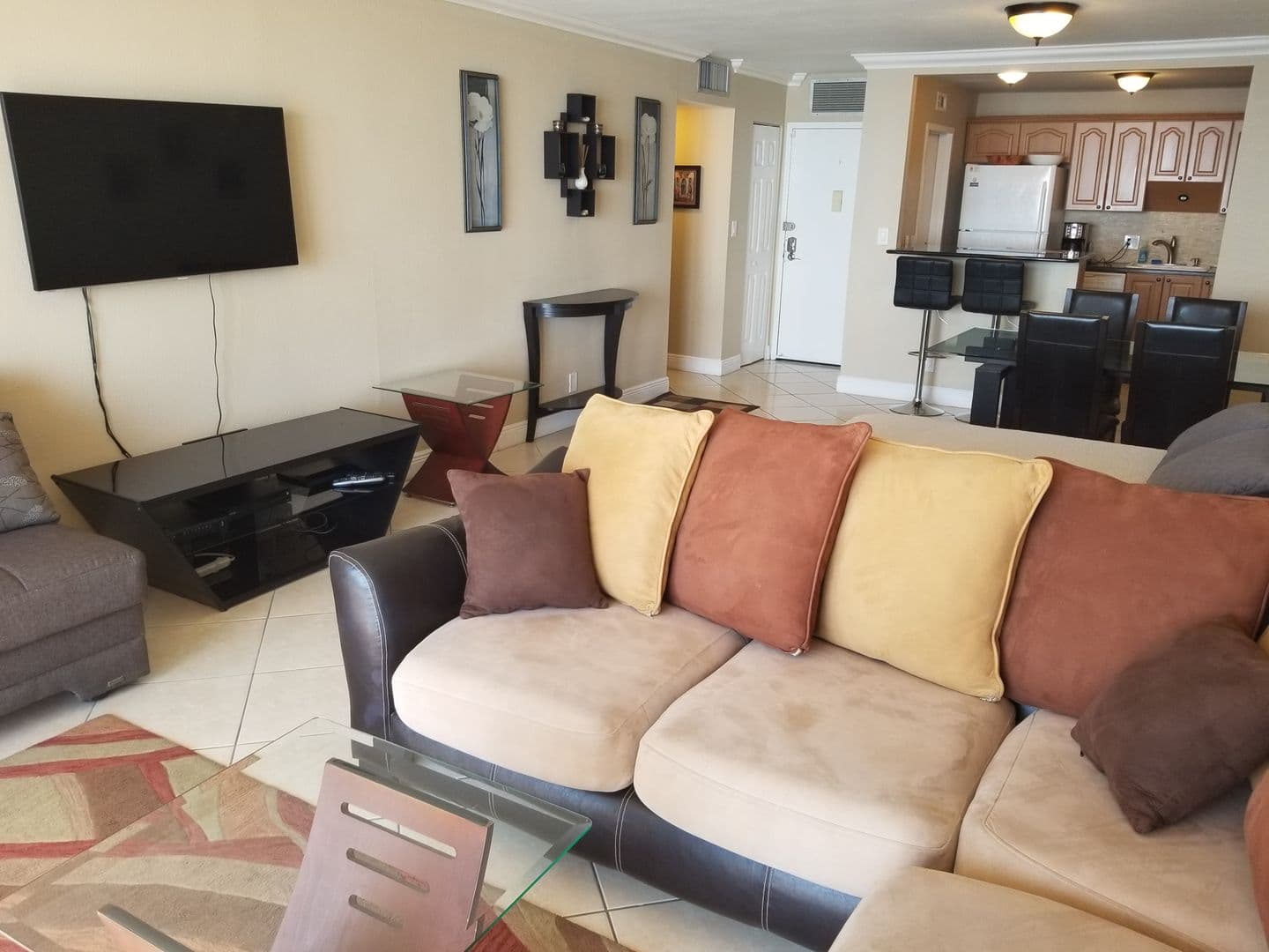 Hollywood House: 2101 South Ocean Dr. Unit 1712