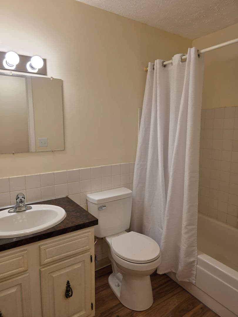 North Royalton House: 13622 Oakbrook Dr