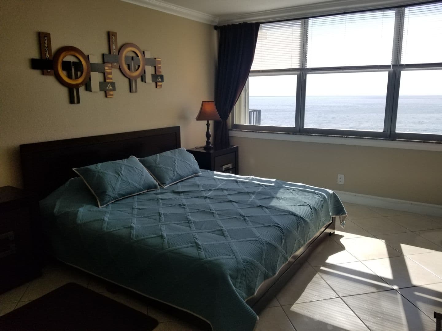 Hollywood House: 2101 South Ocean Dr. Unit 1712