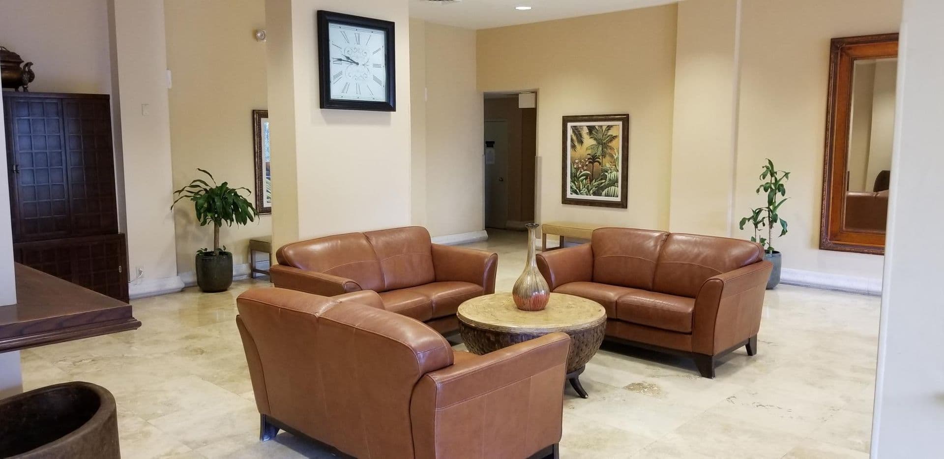 Hollywood House: 2101 South Ocean Dr. Unit 1712
