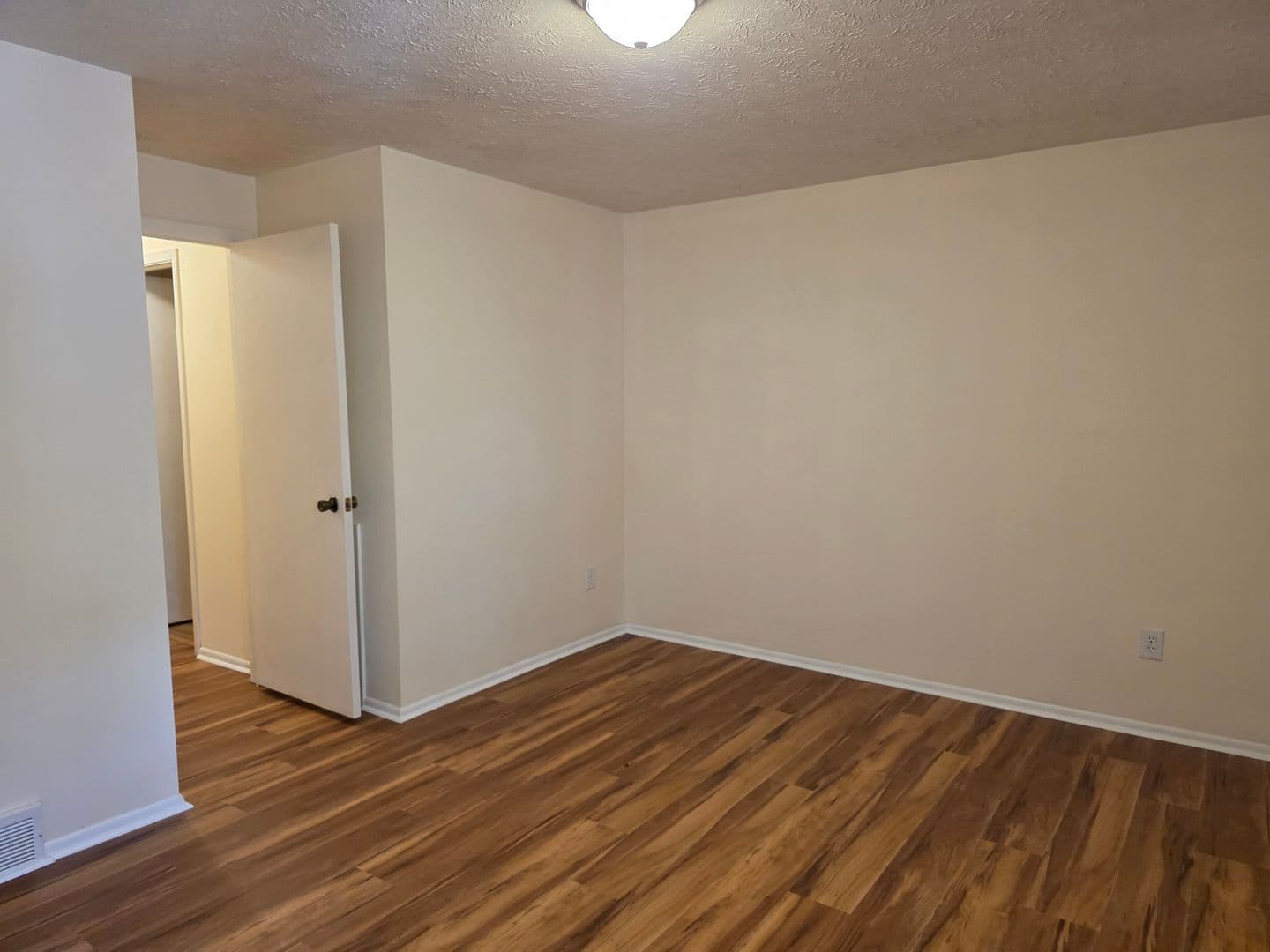 North Royalton House: 13622 Oakbrook Dr