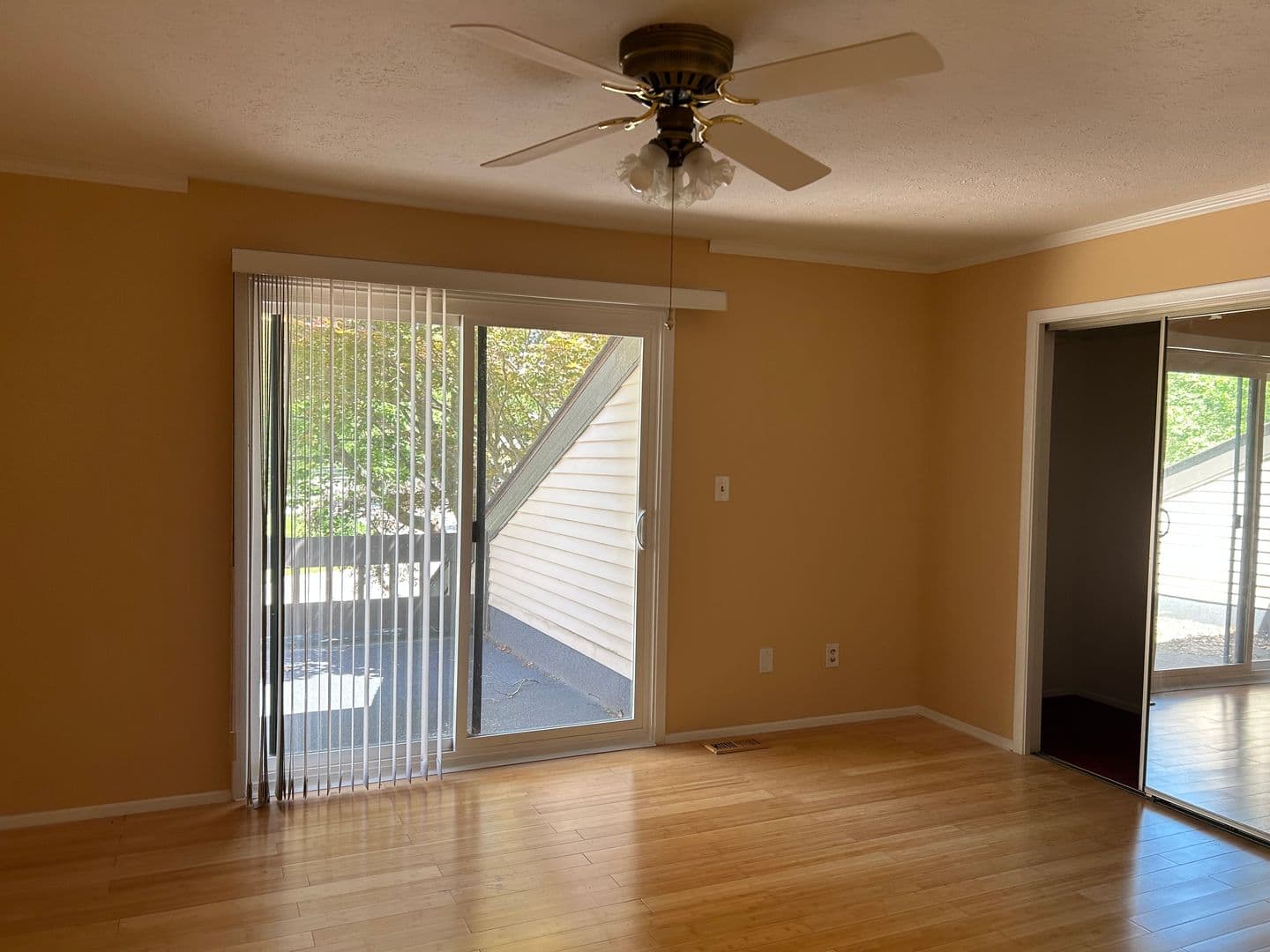 Richmond HTS Townhome: 4456 Donna Dr