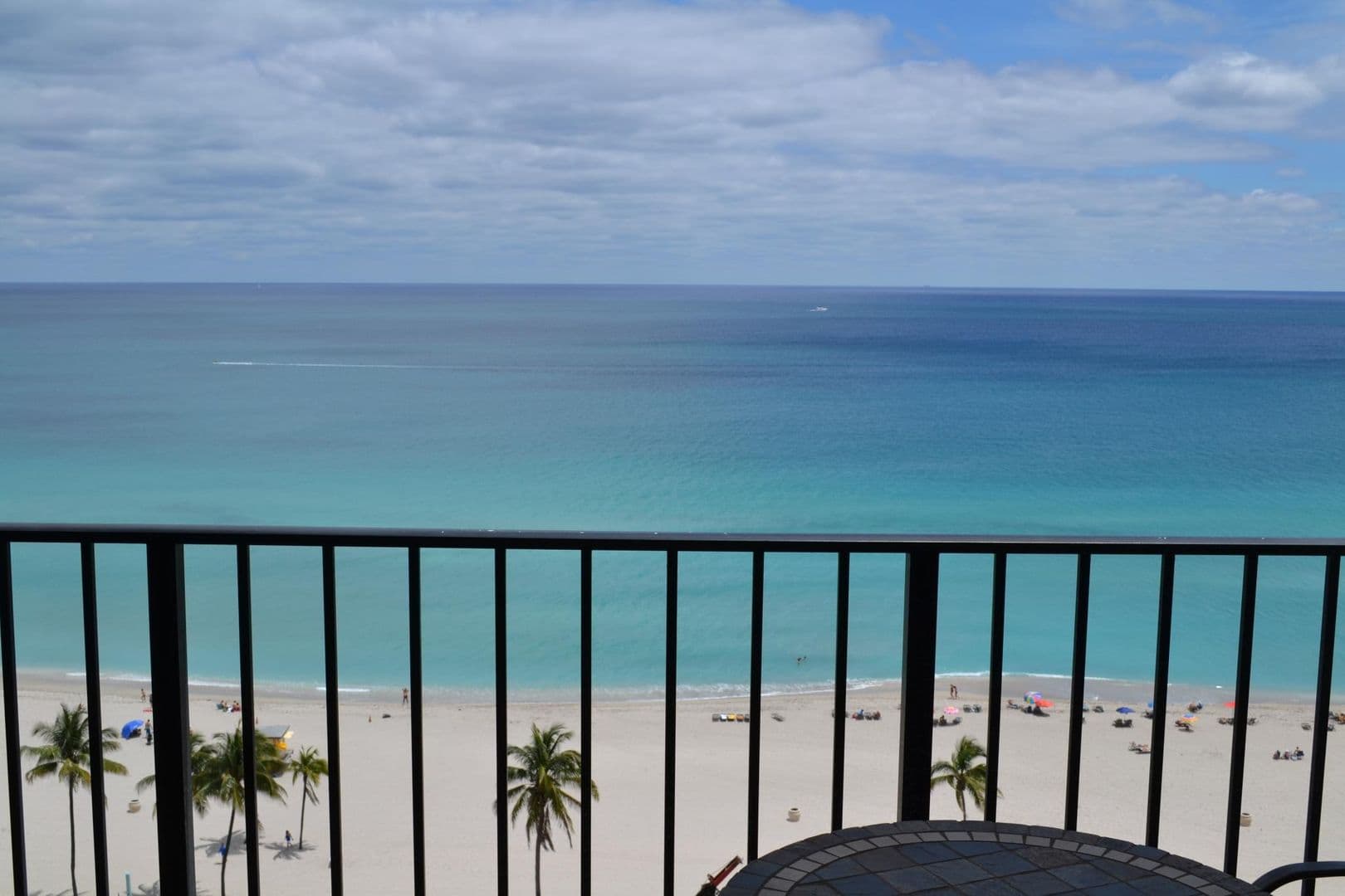 Hollywood House: 2101 South Ocean Dr. Unit 1712