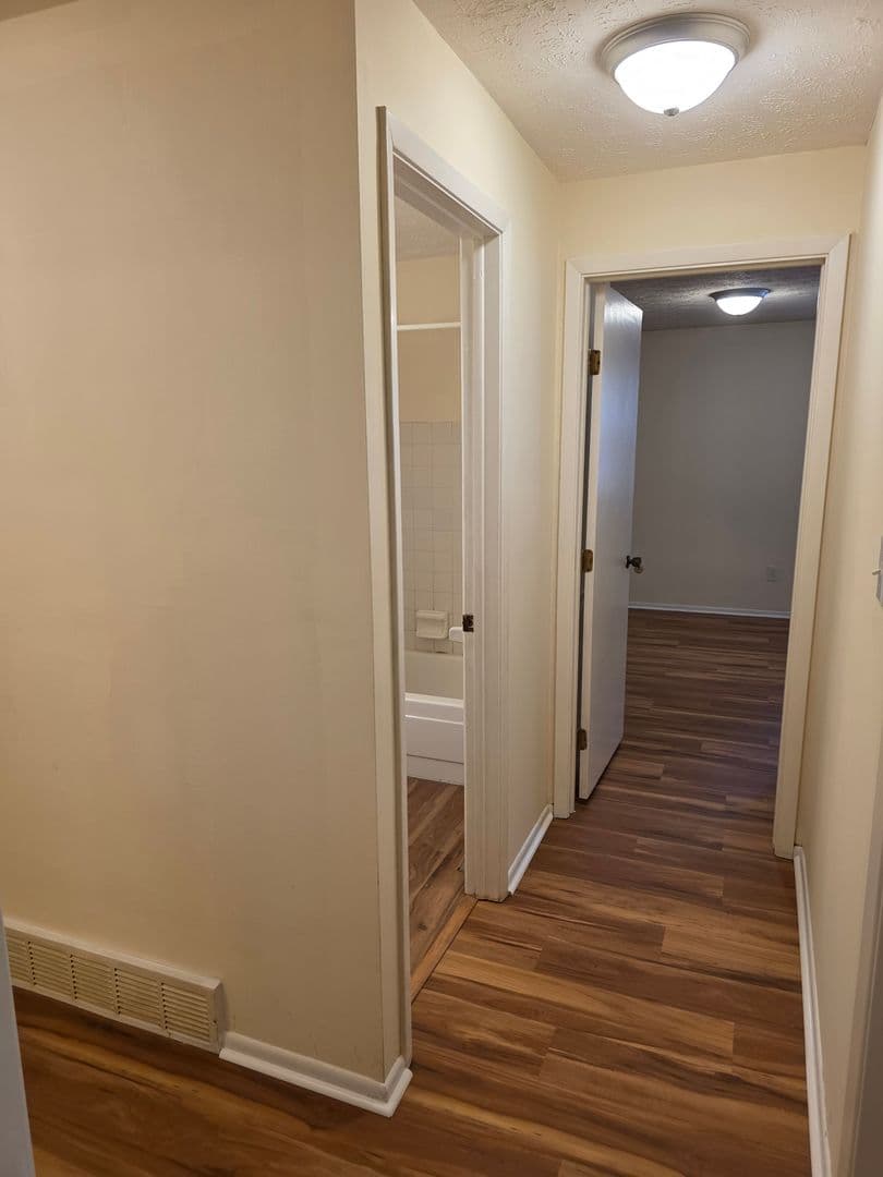 North Royalton House: 13622 Oakbrook Dr