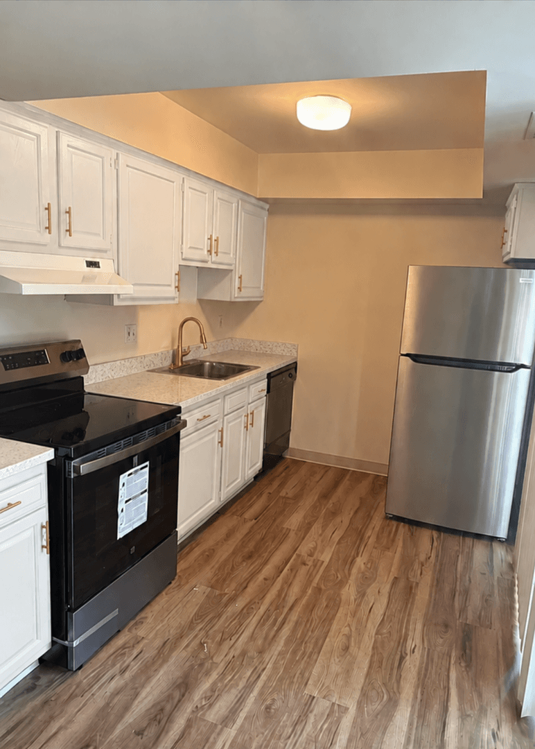 North Royalton House: 13622 Oakbrook Dr