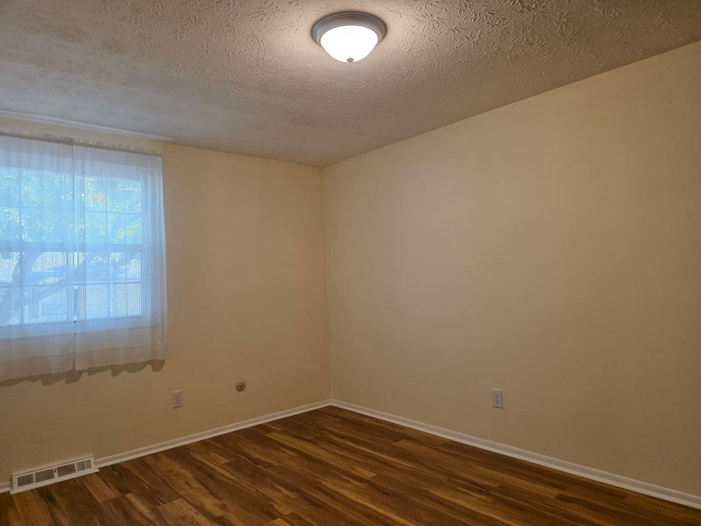 North Royalton House: 13622 Oakbrook Dr