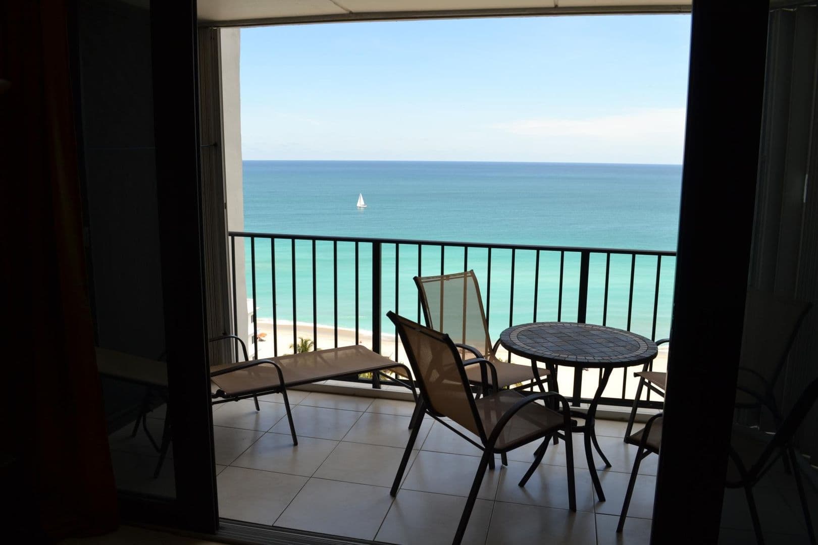 Hollywood House: 2101 South Ocean Dr. Unit 1712