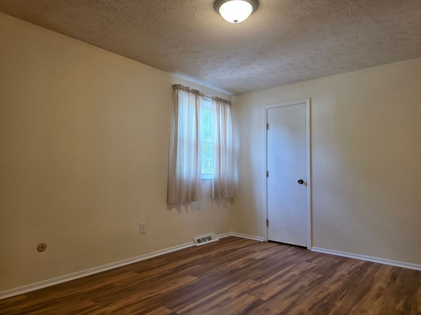 North Royalton House: 13622 Oakbrook Dr