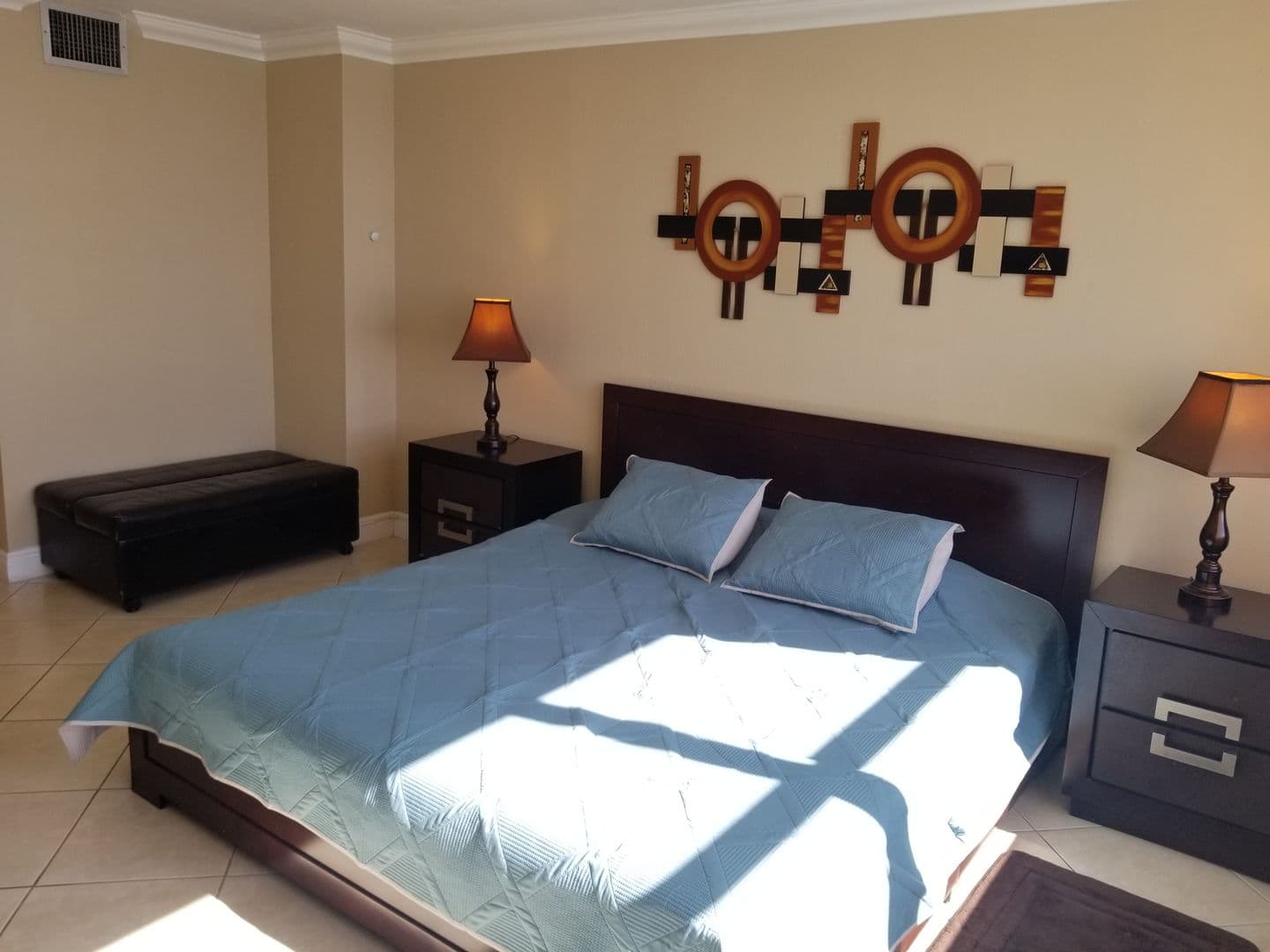 Hollywood House: 2101 South Ocean Dr. Unit 1712