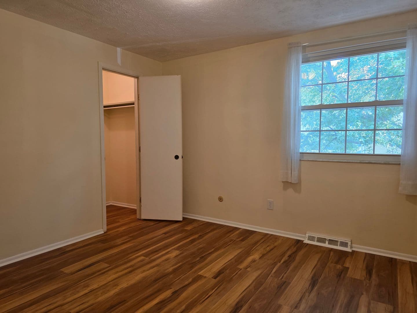 North Royalton House: 13622 Oakbrook Dr