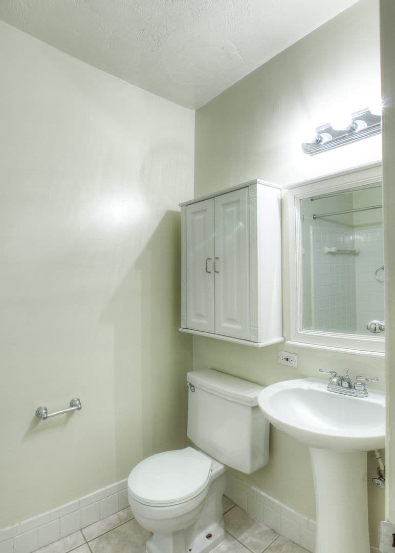 Gainesville Apartment: 1222 NW 8th Avenue
